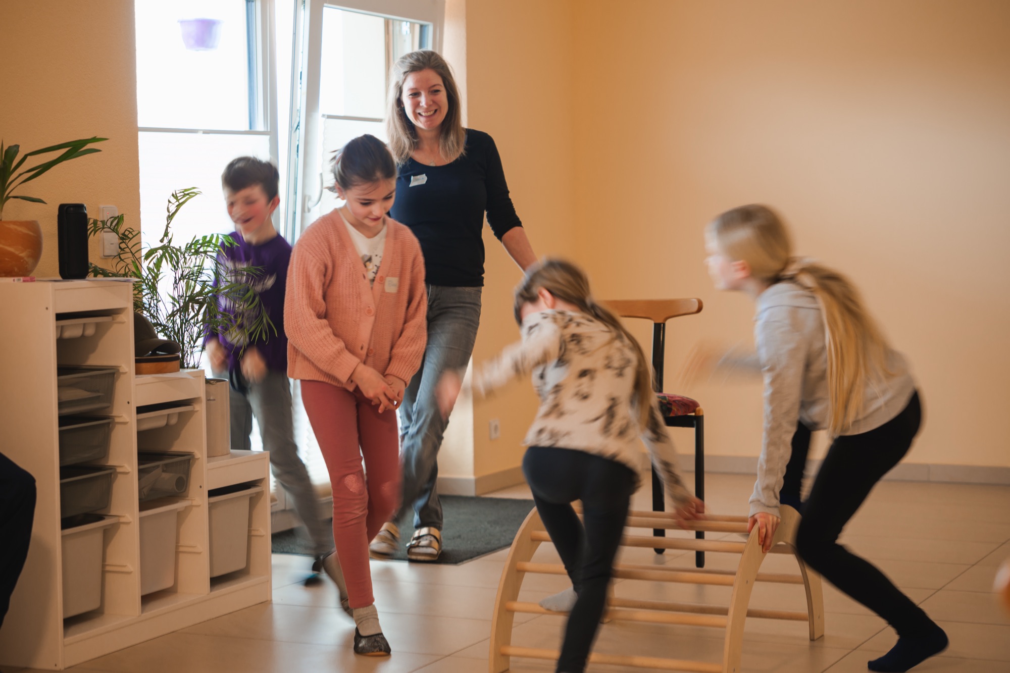 Bewegungsspiel mit Kindern